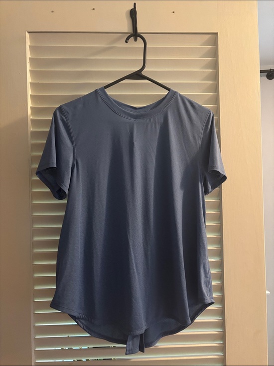 lululemon athletica Tops - Lululemon lightweight split-back training t-shirt